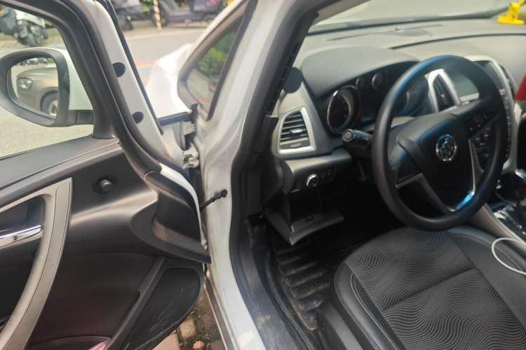 Used Buick GT 2014 XT 1.6L Automatic Comfort Edition Driver Seat