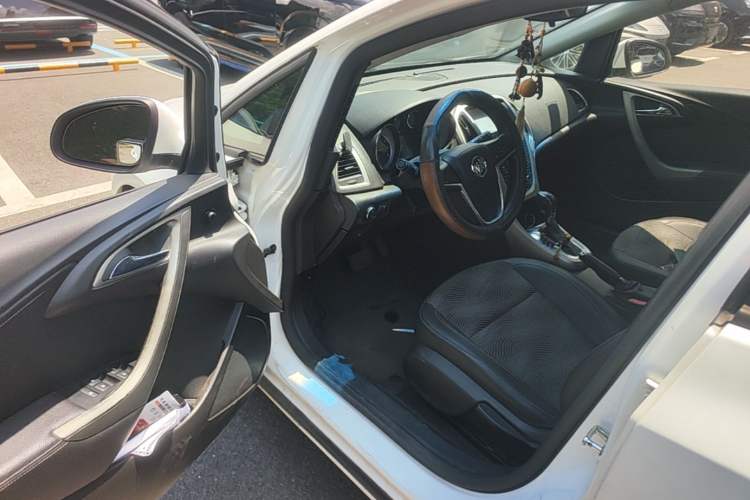 Used Buick GT 2014 XT 1.6L Automatic Fashion Edition Driver Seat