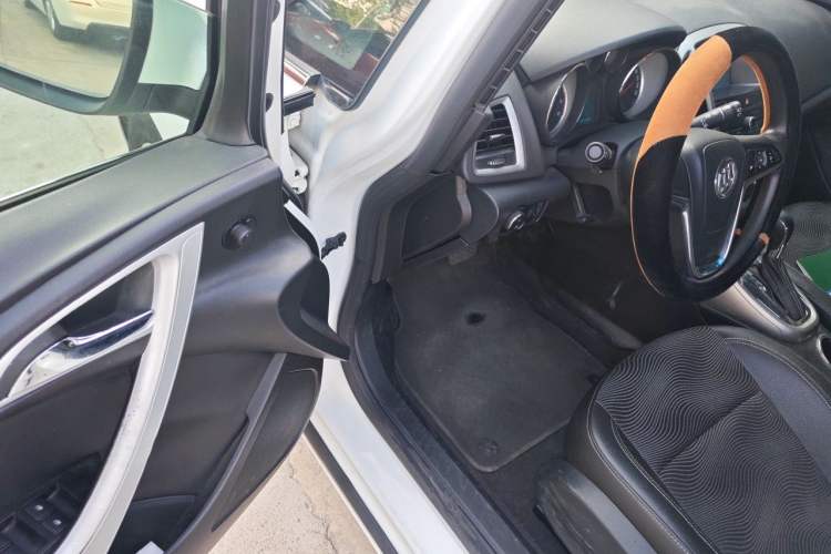 Used Buick GT 2014 XT 1.6L Automatic Fashion Edition Driver Seat