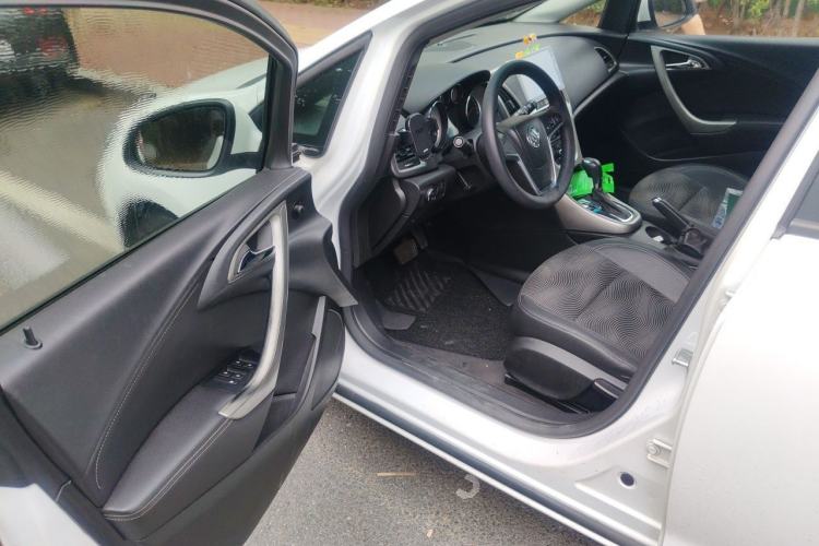 Used Buick GT 2014 XT 1.6L Automatic Fashion Edition Driver Seat