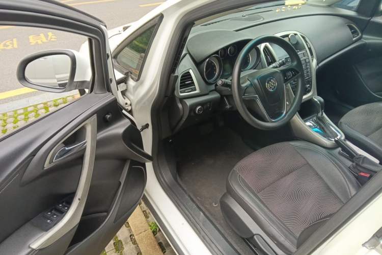 Used Buick GT 2014 XT 1.6L Automatic Fashion Edition Driver Seat