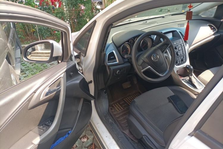 Used Buick GT 2014 XT 1.6L Automatic Fashion Edition Driver Seat
