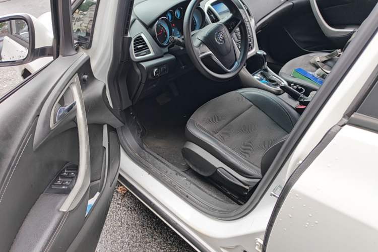 Used Buick GT 2014 XT 1.6L Automatic Fashion Edition Driver Seat