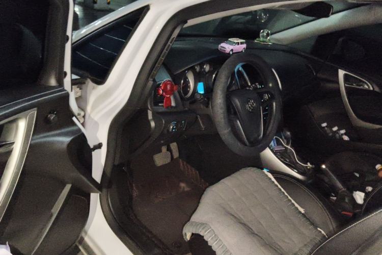 Used Buick GT 2014 XT 1.6L Automatic Fashion Edition Driver Seat