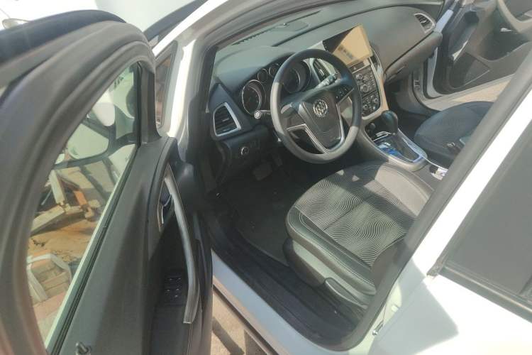 Used Buick GT 2014 XT 1.6L Automatic Fashion Edition Driver Seat