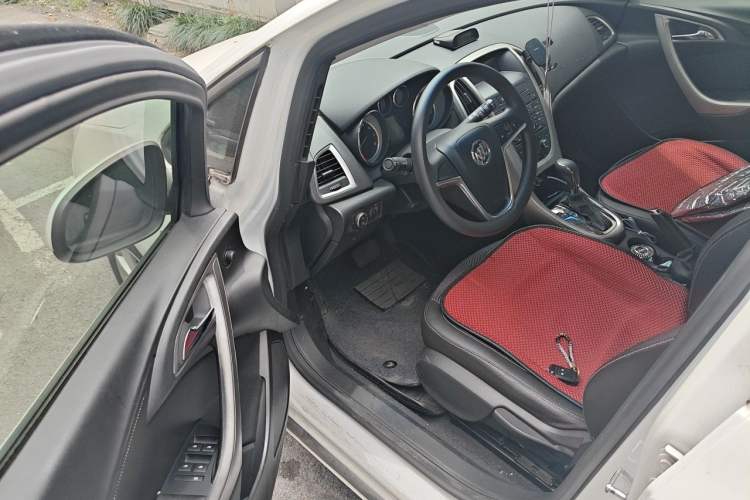 Used Buick GT 2014 XT 1.6L Automatic Fashion Edition Driver Seat
