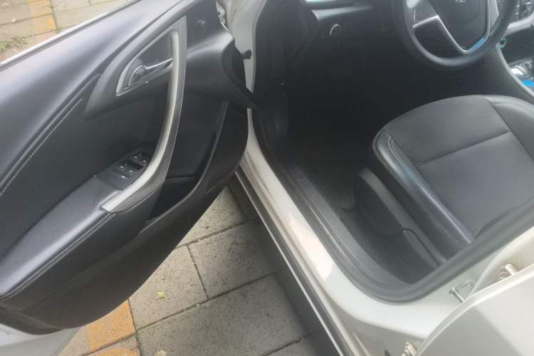 Used Buick GT 2014 XT 1.6L Automatic Fashion Edition Driver Seat