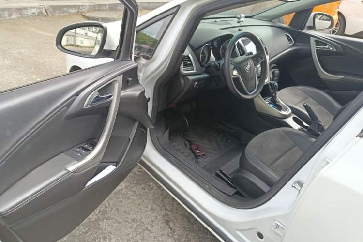 Used Buick GT 2014 XT 1.6L Automatic Fashion Edition Driver Seat