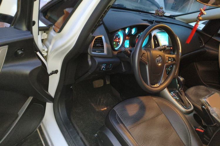 Used Buick GT 2014 XT 1.6L Automatic Fashion Edition Driver Seat