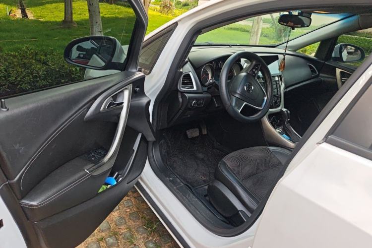 Used Buick GT 2014 XT 1.6L Automatic Fashion Edition Driver Seat