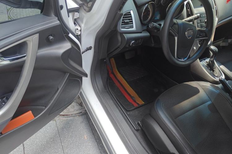 Used Buick GT 2014 XT 1.6L Automatic Fashion Edition Driver Seat