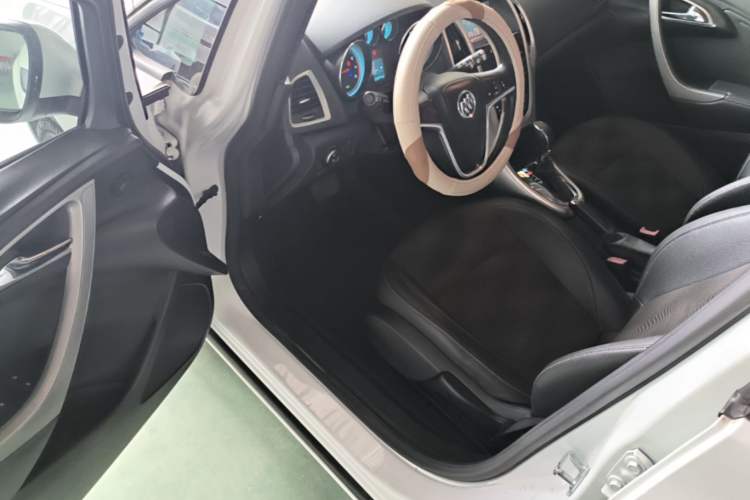 Used Buick GT 2014 XT 1.6L Automatic Fashion Edition Driver Seat