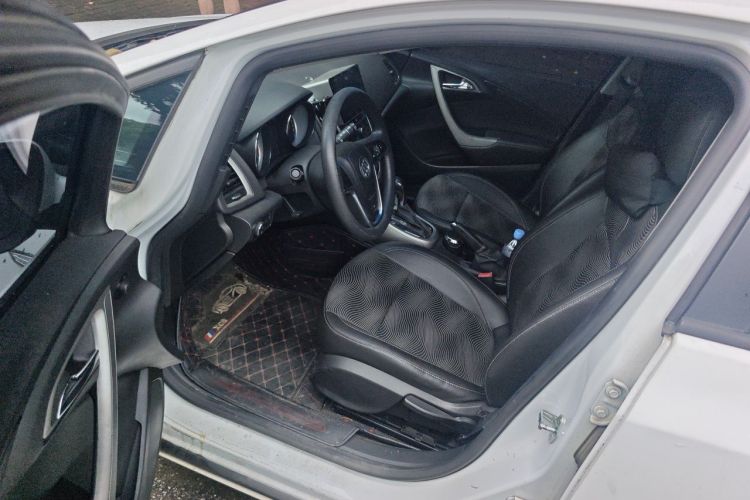 Used Buick GT 2014 XT 1.6L Automatic Fashion Edition Driver Seat