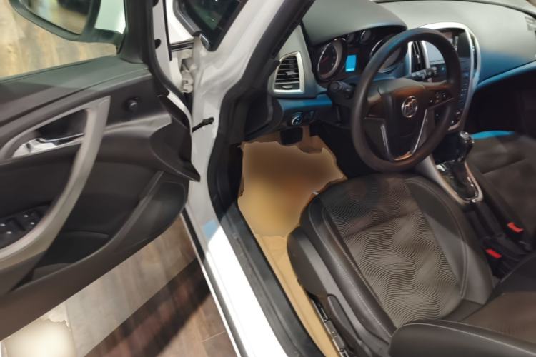 Used Buick GT 2014 XT 1.6L Automatic Fashion Edition Driver Seat