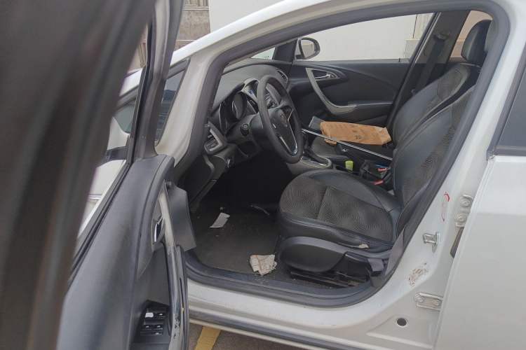 Used Buick GT 2014 XT 1.6L Automatic Fashion Edition Driver Seat