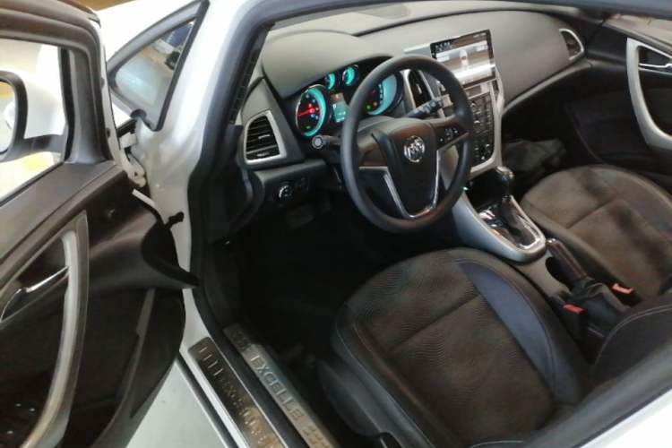 Used Buick GT 2014 XT 1.6L Automatic Fashion Edition Driver Seat