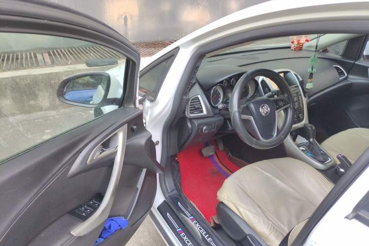 Used Buick GT 2014 XT 1.6L Automatic Fashion Edition Driver Seat