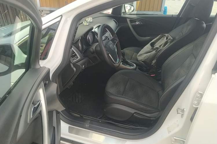 Used Buick GT 2014 XT 1.6L Automatic Fashion Edition Driver Seat