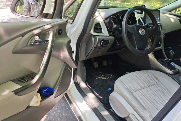Used Buick GT 2014 XT 1.6L Manual Comfort Edition Driver Seat