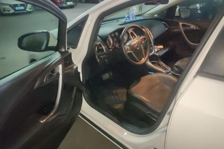 Used Buick GT 2014 XT 1.6L Automatic Fashion Edition Driver Seat