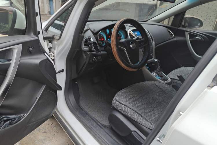 Used Buick GT 2014 XT 1.6L Automatic Fashion Edition Driver Seat