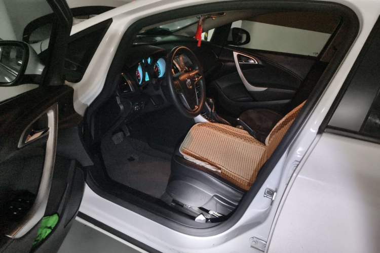 Used Buick GT 2014 XT 1.6L Automatic Fashion Edition Driver Seat