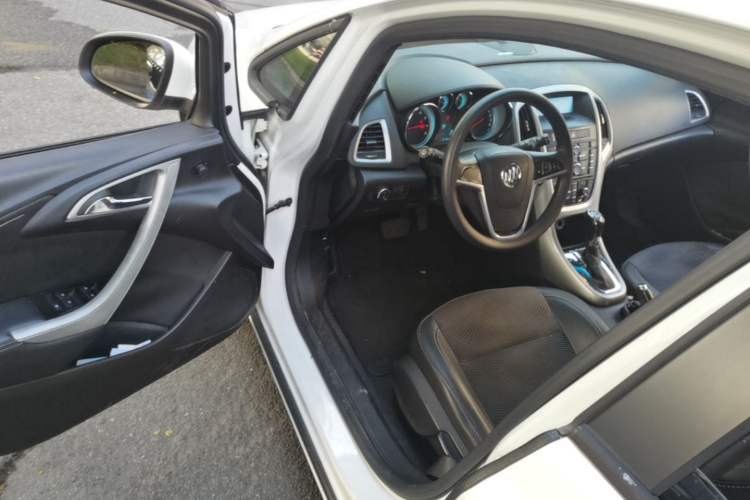 Used Buick GT 2014 XT 1.6L Automatic Fashion Edition Driver Seat