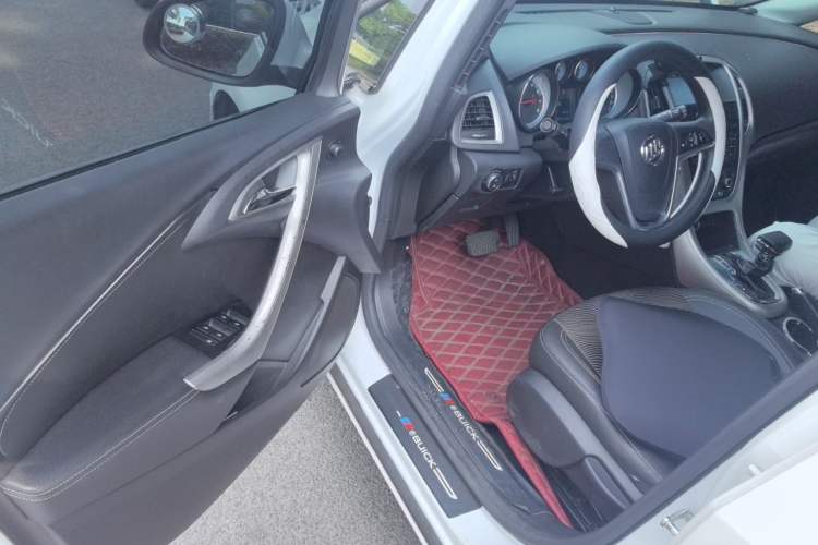 Used Buick GT 2014 XT 1.6L Automatic Fashion Edition Driver Seat