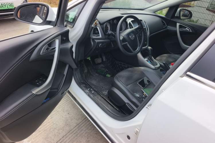 Used Buick GT 2014 XT 1.6L Automatic Fashion Edition Driver Seat