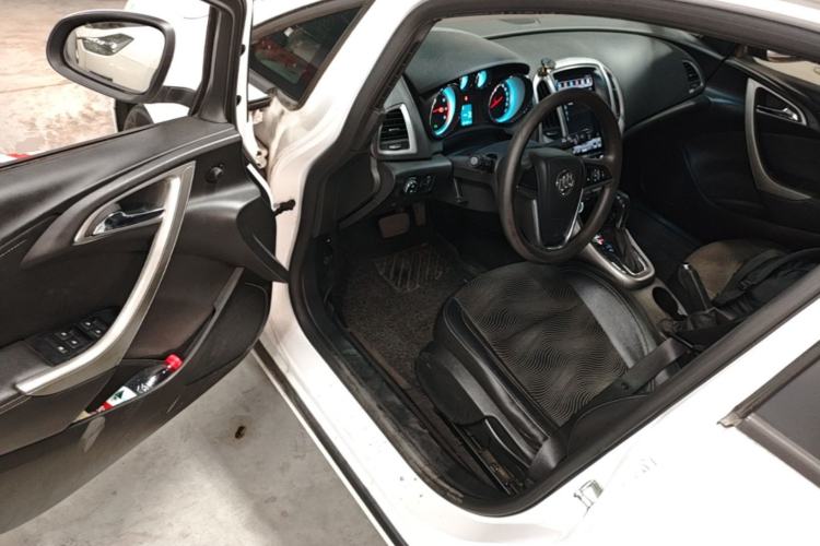 Used Buick GT 2014 XT 1.6L Automatic Fashion Edition Driver Seat