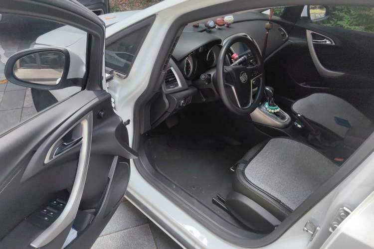 Used Buick GT 2014 XT 1.6L Automatic Fashion Edition Driver Seat