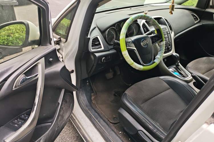 Used Buick GT 2014 XT 1.6L Automatic Fashion Edition Driver Seat