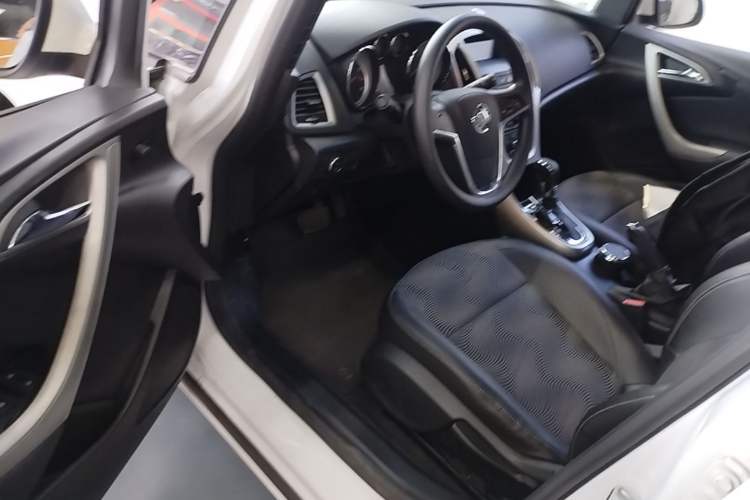Used Buick GT 2014 XT 1.6L Automatic Fashion Edition Driver Seat