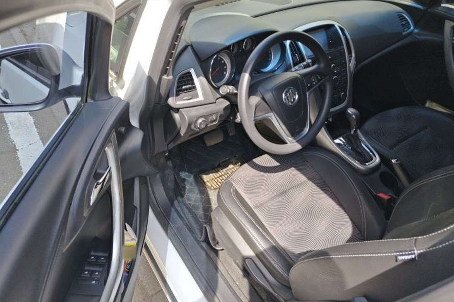 Used Buick GT 2014 XT 1.6L Automatic Fashion Edition Driver Seat