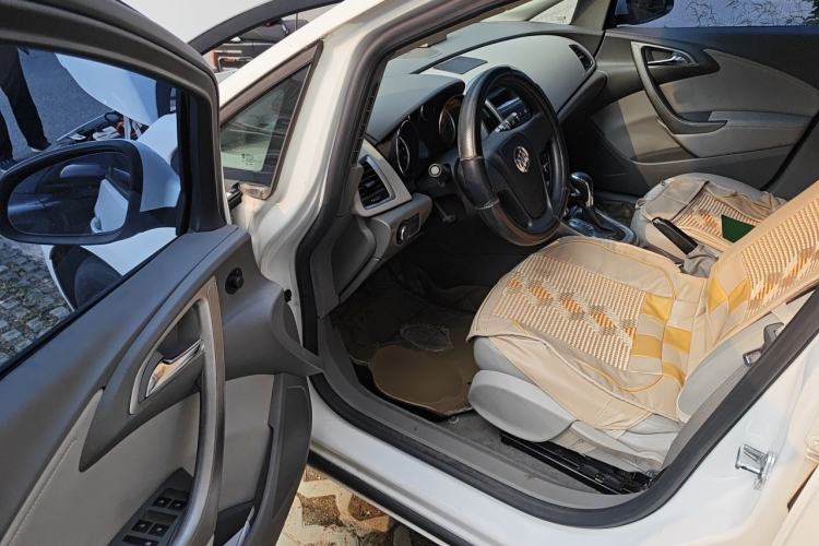 Used Buick GT 2014 XT 1.6L Automatic Comfort Edition Driver Seat