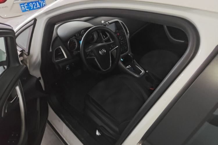 Used Buick GT 2014 XT 1.6L Automatic Fashion Edition Driver Seat