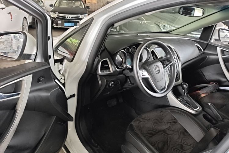 Used Buick GT 2014 XT 1.6L Automatic Fashion Edition Driver Seat