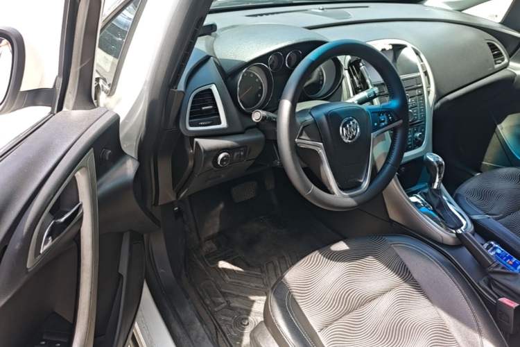 Used Buick GT 2014 XT 1.6L Automatic Fashion Edition Driver Seat