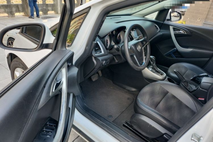 Used Buick GT 2014 XT 1.6L Automatic Fashion Edition Driver Seat
