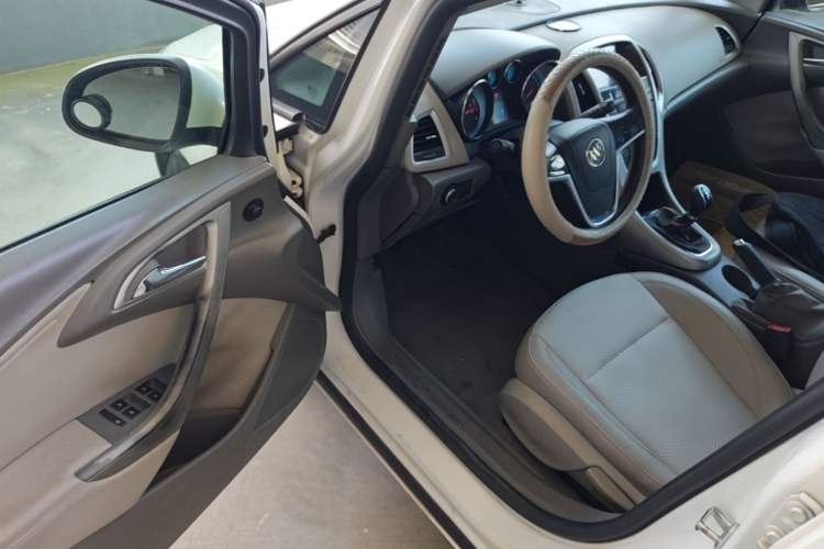 Used Buick GT 2014 XT 1.6L Manual Entry-Level Model Driver Seat