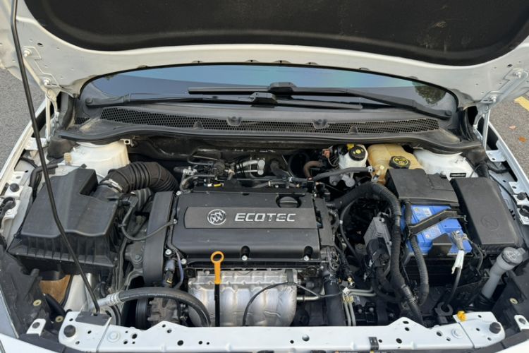 Used Buick GT 2014 XT 1.6L Automatic Fashion Edition Engine Bay