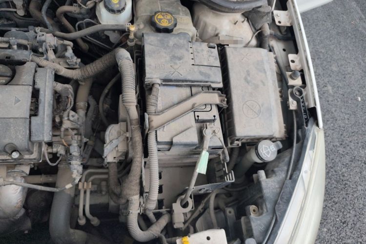 Used Buick GT 2014 XT 1.6L Automatic Comfort Edition Engine Bay Left