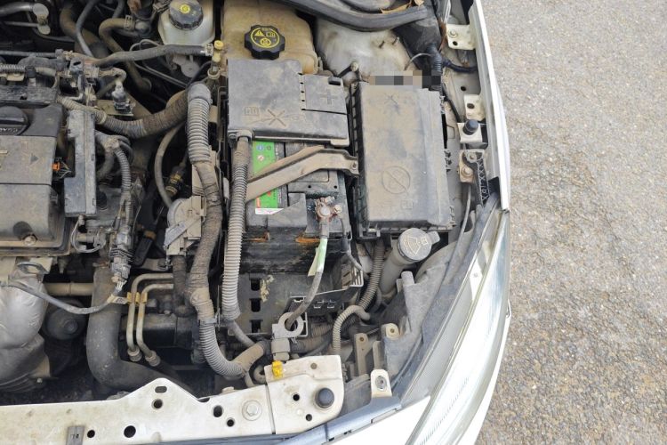 Used Buick GT 2014 XT 1.6L Automatic Fashion Edition Engine Bay Left
