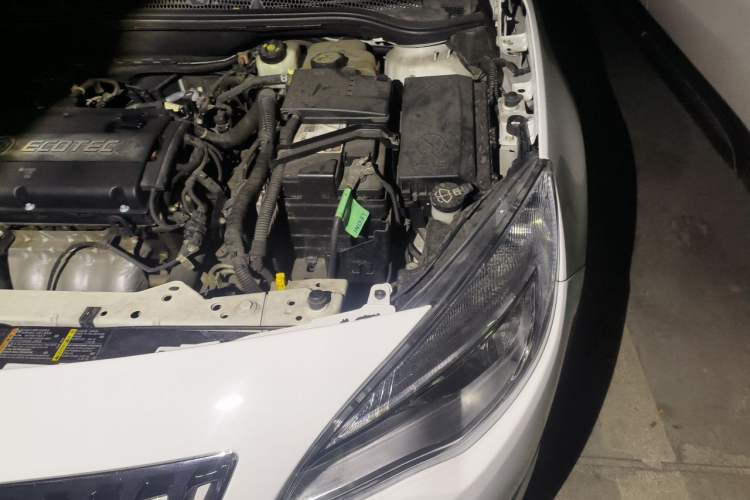 Used Buick GT 2014 XT 1.6L Automatic Fashion Edition Engine Bay Left