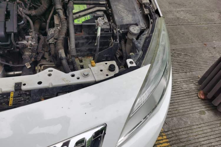 Used Buick GT 2014 XT 1.6L Automatic Fashion Edition Engine Bay Left