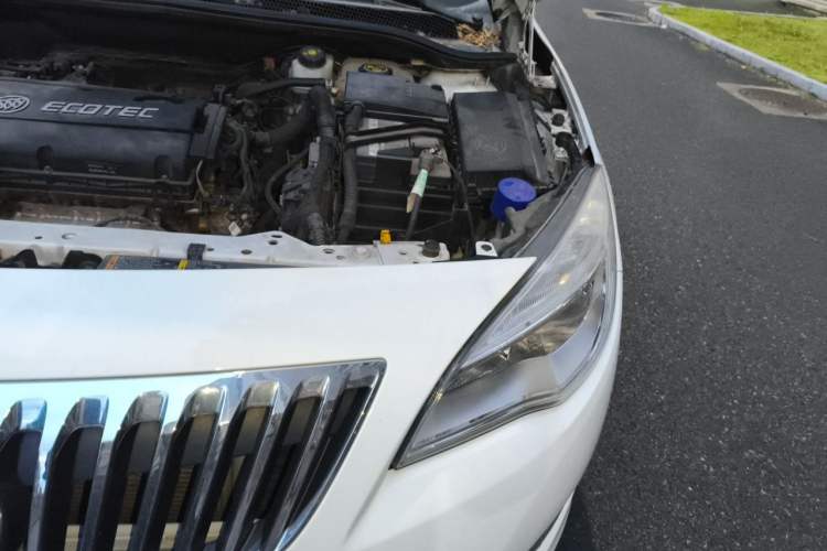 Used Buick GT 2014 XT 1.6L Automatic Comfort Edition Engine Bay Left
