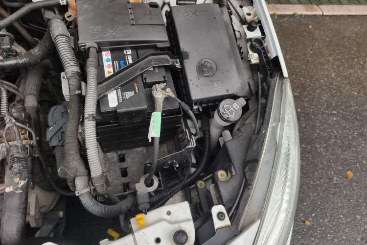 Used Buick GT 2014 XT 1.6L Manual Entry-Level Model Engine Bay Left