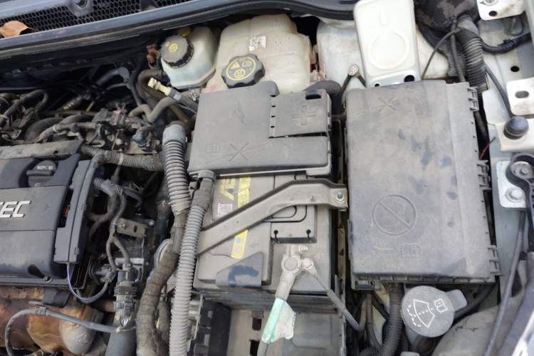 Used Buick GT 2014 XT 1.6L Automatic Comfort Edition Engine Bay Left