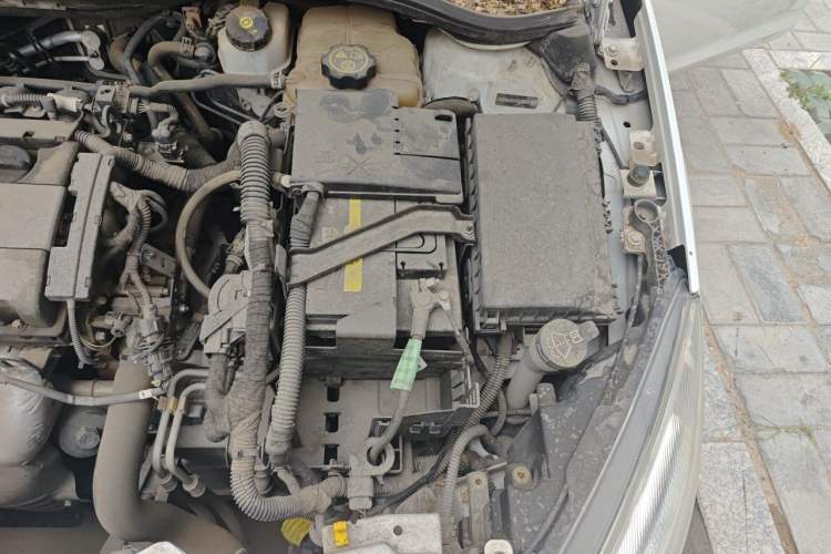 Used Buick GT 2014 XT 1.6L Automatic Fashion Edition Engine Bay Left