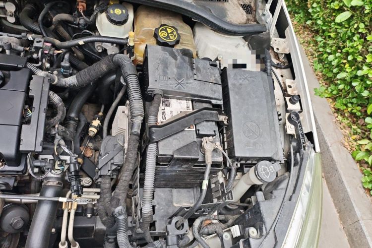 Used Buick GT 2014 XT 1.6L Automatic Fashion Edition Engine Bay Left